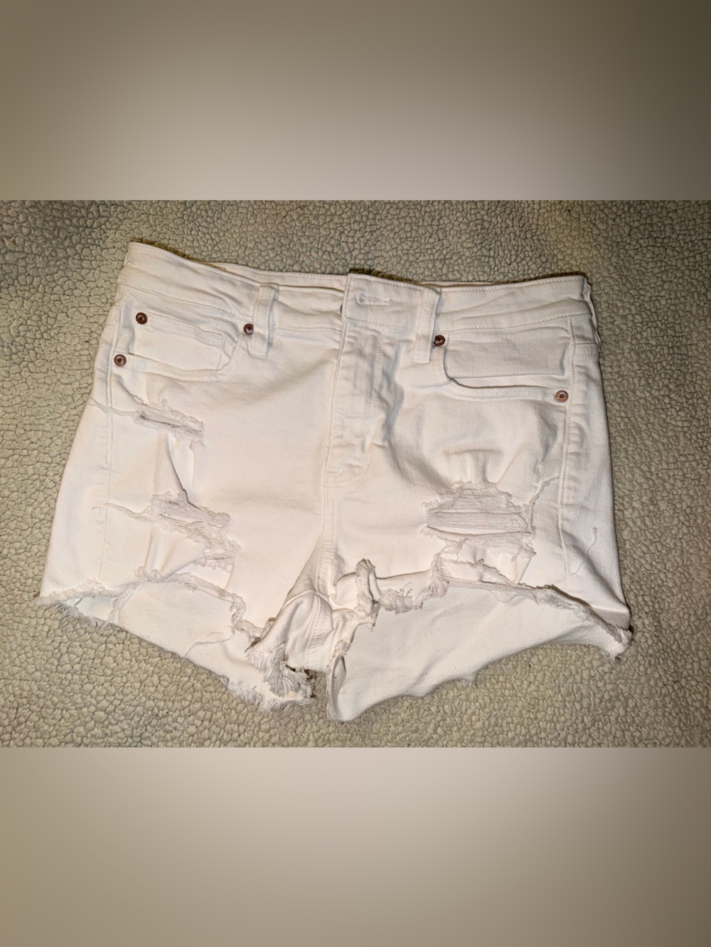 American Eagle White Distressed Denim Shorts – Size 10